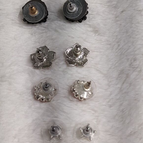 Vintage (4) Pair Bundle-Small Stud, Beaded, Rhinestone & Enamel Pierced Earrings - Picture 5 of 14